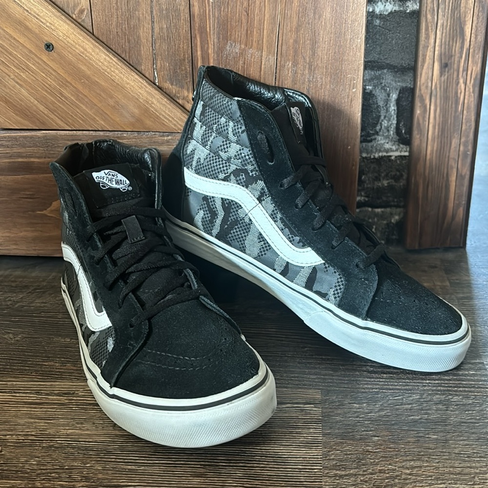 Vans high tops, size 7 juniors equals size 9 in women’s per Vans size chart